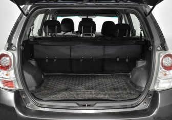 Подержанный автомобиль Toyota Verso 2010 года (20 фото)