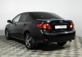 Подержанный автомобиль Toyota Corolla Sedan 2008 года (7 фото)
