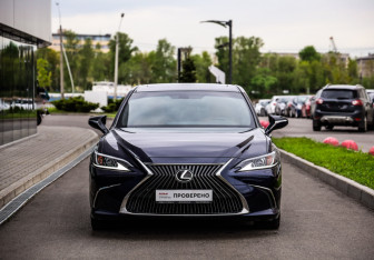 Подержанный автомобиль Lexus ES 2021 года (4 фото)