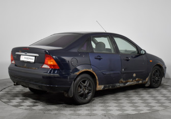Подержанный автомобиль Ford Focus Sedan 2004 года (5 фото)