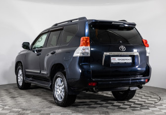 Подержанный автомобиль Toyota Land Cruiser Prado 2010 года (7 фото)