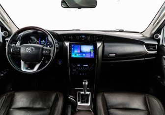 Подержанный автомобиль Toyota Fortuner 2018 года (14 фото)