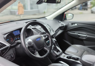 Подержанный автомобиль Ford Kuga 2013 года (18 фото)