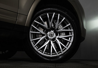 Подержанный автомобиль Porsche Cayenne 2016 года (28 фото)