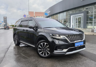 Подержанный автомобиль Kia Carnival 2021 года (3 фото)