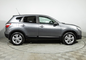 Подержанный автомобиль Nissan Qashqai 2013 года (4 фото)