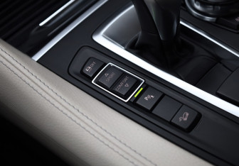 Подержанный автомобиль BMW X6 2016 года (15 фото)