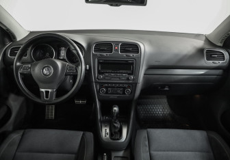 Подержанный автомобиль Volkswagen Golf Hatchback 2011 года (10 фото)