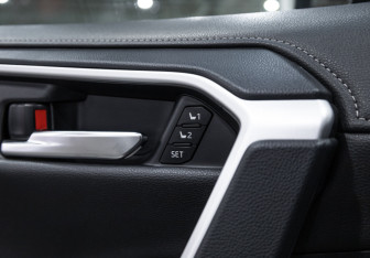Подержанный автомобиль Toyota RAV4 2022 года (22 фото)