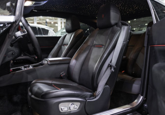 Подержанный автомобиль Rolls-Royce Wraith 2016 года (18 фото)