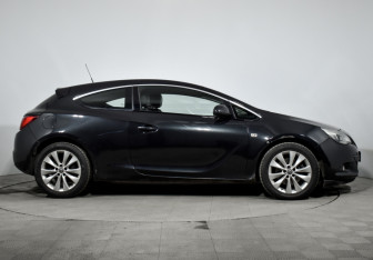 Подержанный автомобиль Opel Astra Hatchback 2012 года (4 фото)