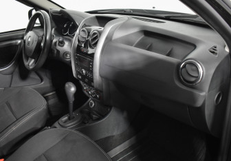 Подержанный автомобиль Renault Duster 2016 года (12 фото)
