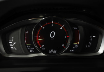 Подержанный автомобиль Volvo V60 Cross Country 2015 года (13 фото)