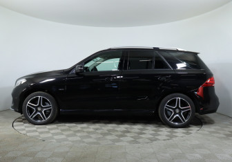 Подержанный автомобиль Mercedes-Benz GLE 2016 года (9 фото)