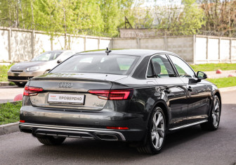 Подержанный автомобиль Audi A4 Sedan 2018 года (6 фото)