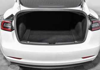 Подержанный автомобиль Tesla Model 3 2019 года (19 фото)