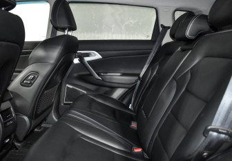 Подержанный автомобиль Geely Atlas 2019 года (13 фото)