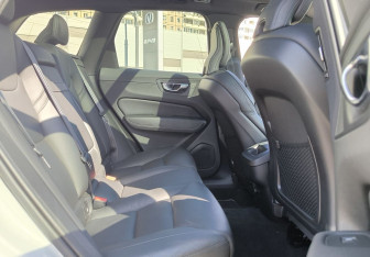Подержанный автомобиль Volvo XC60 2019 года (17 фото)