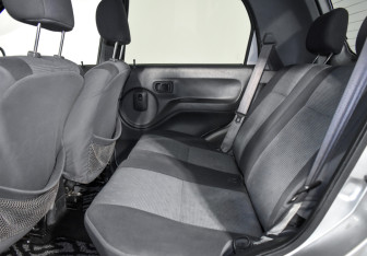 Подержанный автомобиль Daihatsu Terios 2004 года (12 фото)