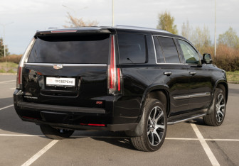 Подержанный автомобиль Cadillac Escalade Suv 2017 года (9 фото)