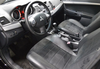 Подержанный автомобиль Mitsubishi Lancer Sedan 2008 года (10 фото)