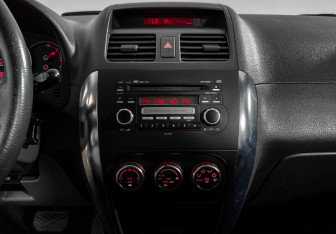Подержанный автомобиль Suzuki SX4 Hatchback 2006 года (16 фото)