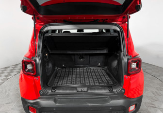 Подержанный автомобиль Jeep Renegade 2019 года (19 фото)