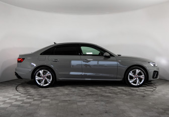 Подержанный автомобиль Audi A4 Sedan 2021 года (4 фото)