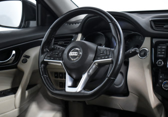 Подержанный автомобиль Nissan X-Trail 2019 года (16 фото)