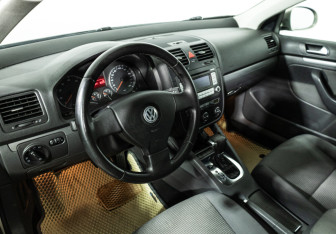 Подержанный автомобиль Volkswagen Jetta Sedan 2009 года (11 фото)