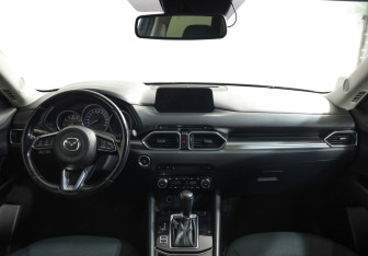 Подержанный автомобиль Mazda CX-5 2017 года (9 фото)