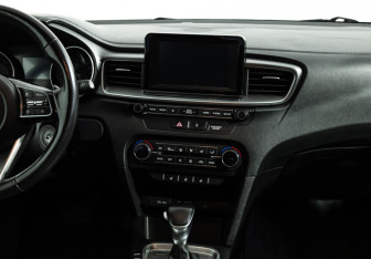 Подержанный автомобиль Kia Ceed Hatchback 2019 года (14 фото)