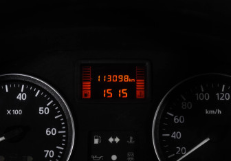 Подержанный автомобиль Renault Sandero 2012 года (14 фото)