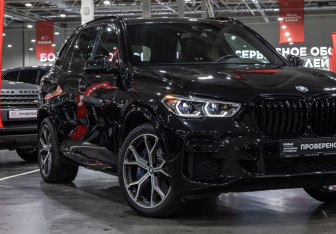 Подержанный автомобиль BMW X5 2022 года (6 фото)