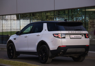 Подержанный автомобиль Land Rover Discovery Sport 2017 года (8 фото)