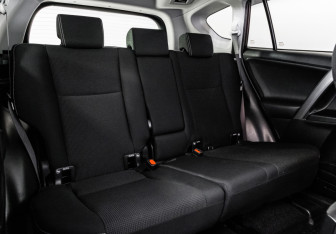 Подержанный автомобиль Toyota RAV4 2017 года (20 фото)