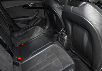 Подержанный автомобиль Audi A4 Sedan 2018 года (14 фото)