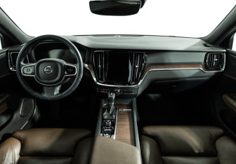 Подержанный автомобиль Volvo S60 2020 года (13 фото)