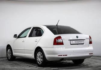 Подержанный автомобиль Skoda Octavia Liftback 2011 года (7 фото)