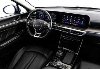 Подержанный автомобиль Kia K5 2022 года (18 фото)