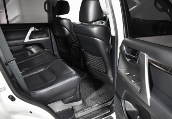 Подержанный автомобиль Toyota Land Cruiser Suv 2013 года (13 фото)