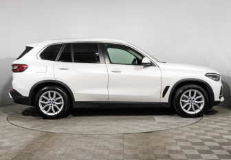 Подержанный автомобиль BMW X5 2019 года (4 фото)
