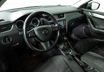 Подержанный автомобиль Skoda Octavia Liftback 2019 года (11 фото)