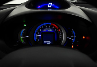 Подержанный автомобиль Honda Insight Hatchback 2009 года (18 фото)