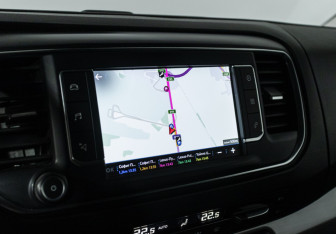 Подержанный автомобиль Peugeot Traveller 2018 года (22 фото)