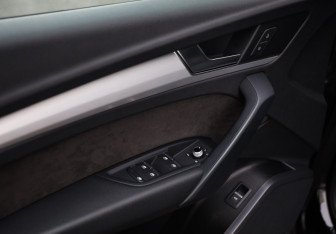 Подержанный автомобиль Audi Q5 2019 года (24 фото)