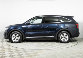 Подержанный автомобиль Kia Sorento 2021 года (8 фото)