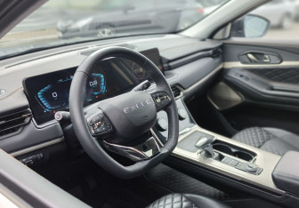 Подержанный автомобиль Exeed TXL 2023 года (18 фото)
