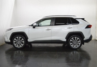 Подержанный автомобиль Toyota RAV4 2021 года (8 фото)