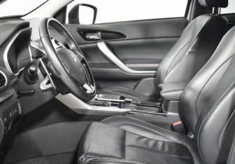 Подержанный автомобиль Mitsubishi Eclipse Cross 2019 года (10 фото)